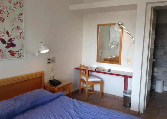 Rose Bay Hotel Kamári