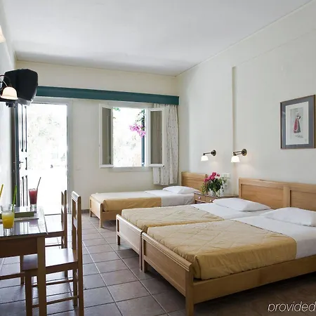 Rose Bay Hotel Kamári