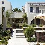 روز باي فندق Kamári