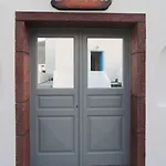 Rose Bay Hotel Kamári