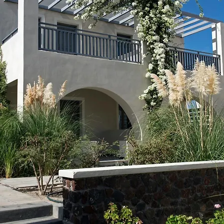 Rose Bay Hotel Kamári